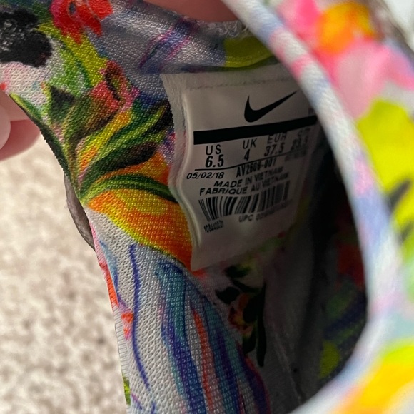 Nike sneakers - Picture 6 of 7